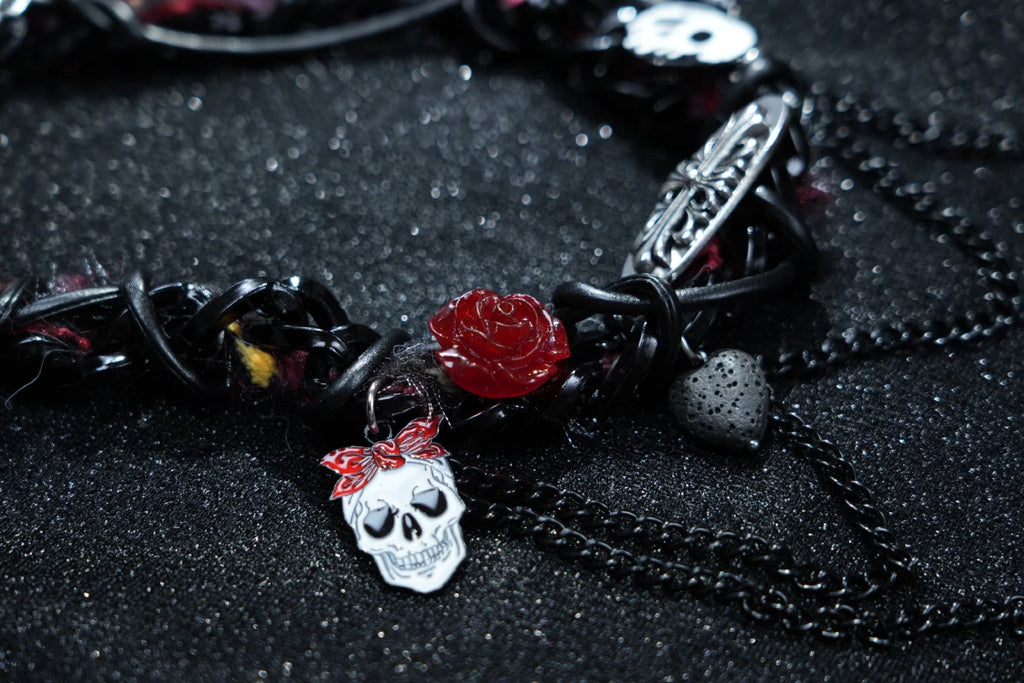 Y2K Gothic Skull & Rose Choker – Black Punk Necklace with Red Gemstones & Chains