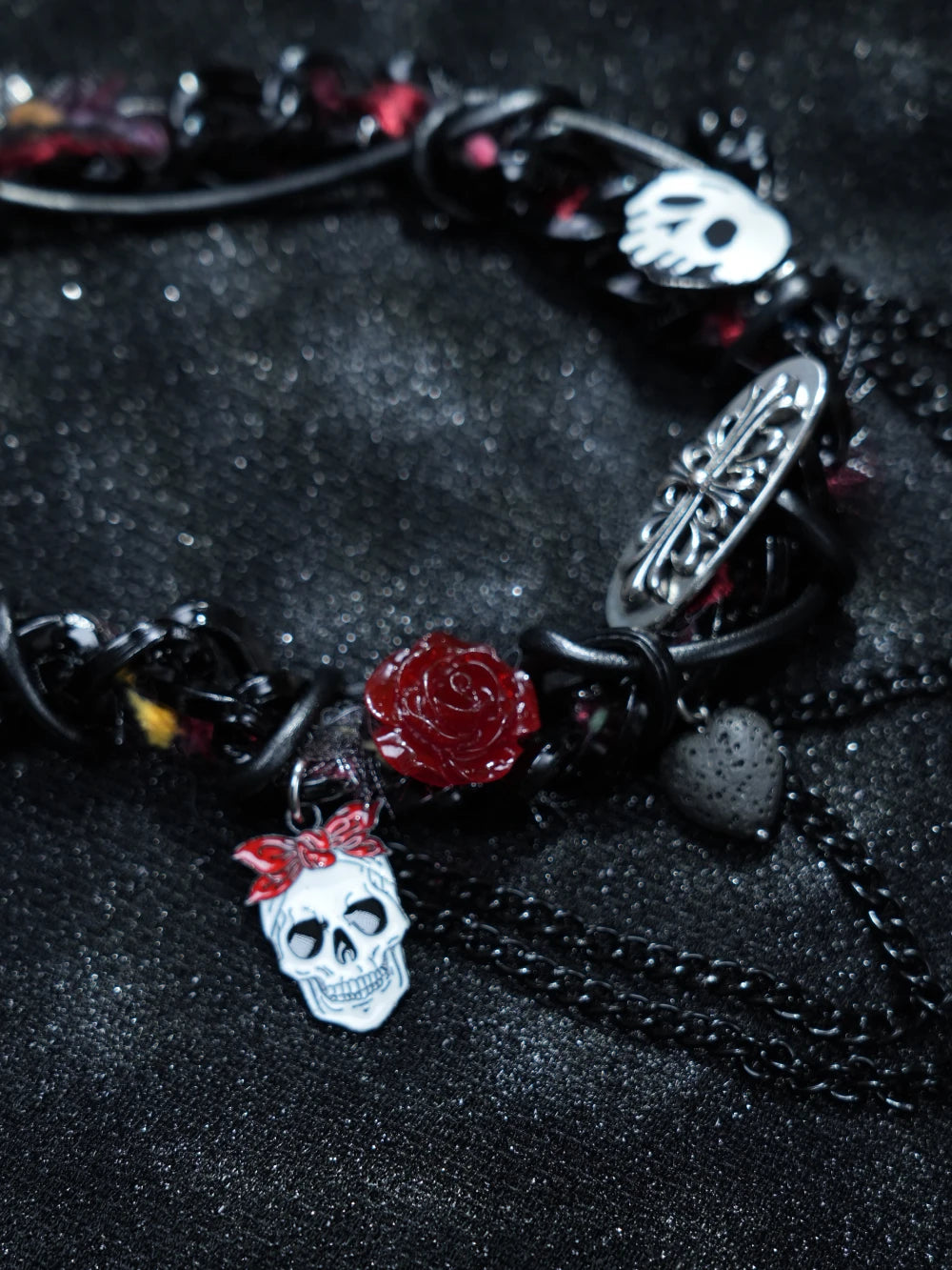 Y2K Gothic Skull & Rose Choker – Black Punk Necklace with Red Gemstones & Chains