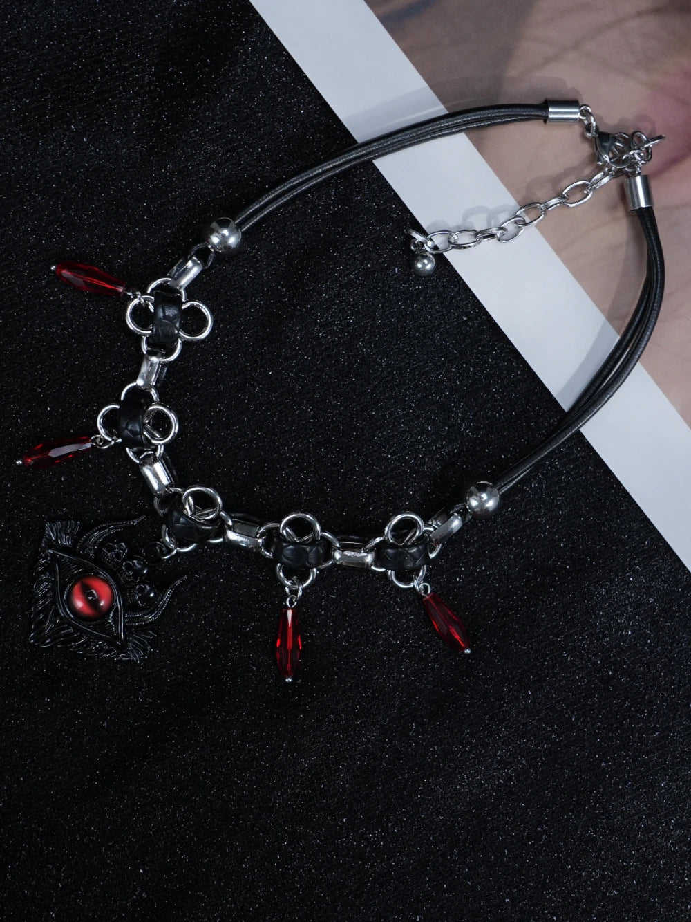 Collana girocollo Y2K Evil Eye – Collana gotica in argento con cristalli a goccia rossa