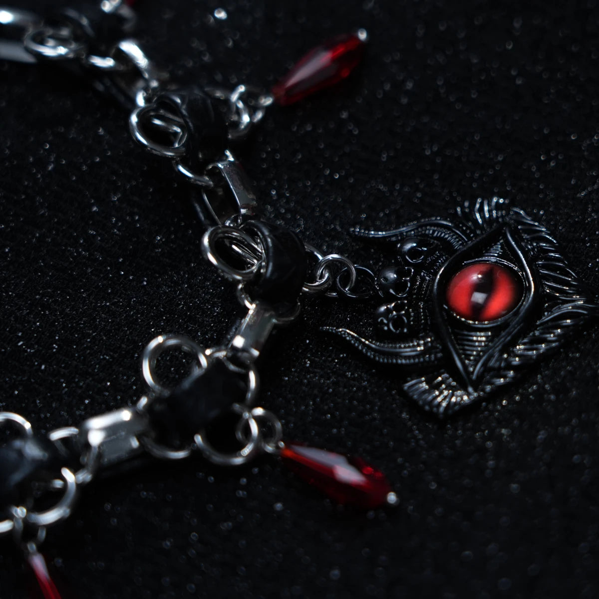 Collana girocollo Y2K Evil Eye – Collana gotica in argento con cristalli a goccia rossa