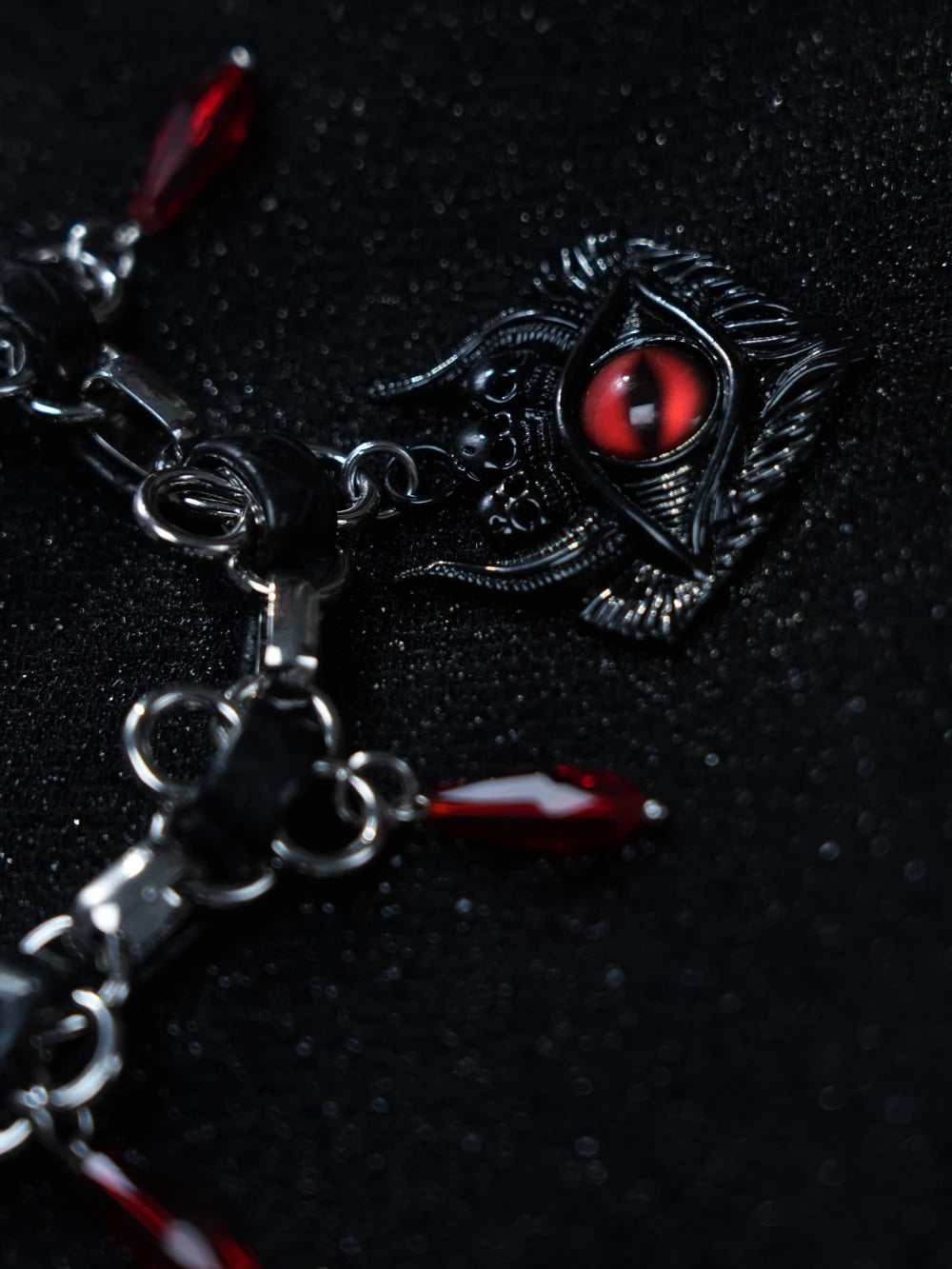 Collana girocollo Y2K Evil Eye – Collana gotica in argento con cristalli a goccia rossa