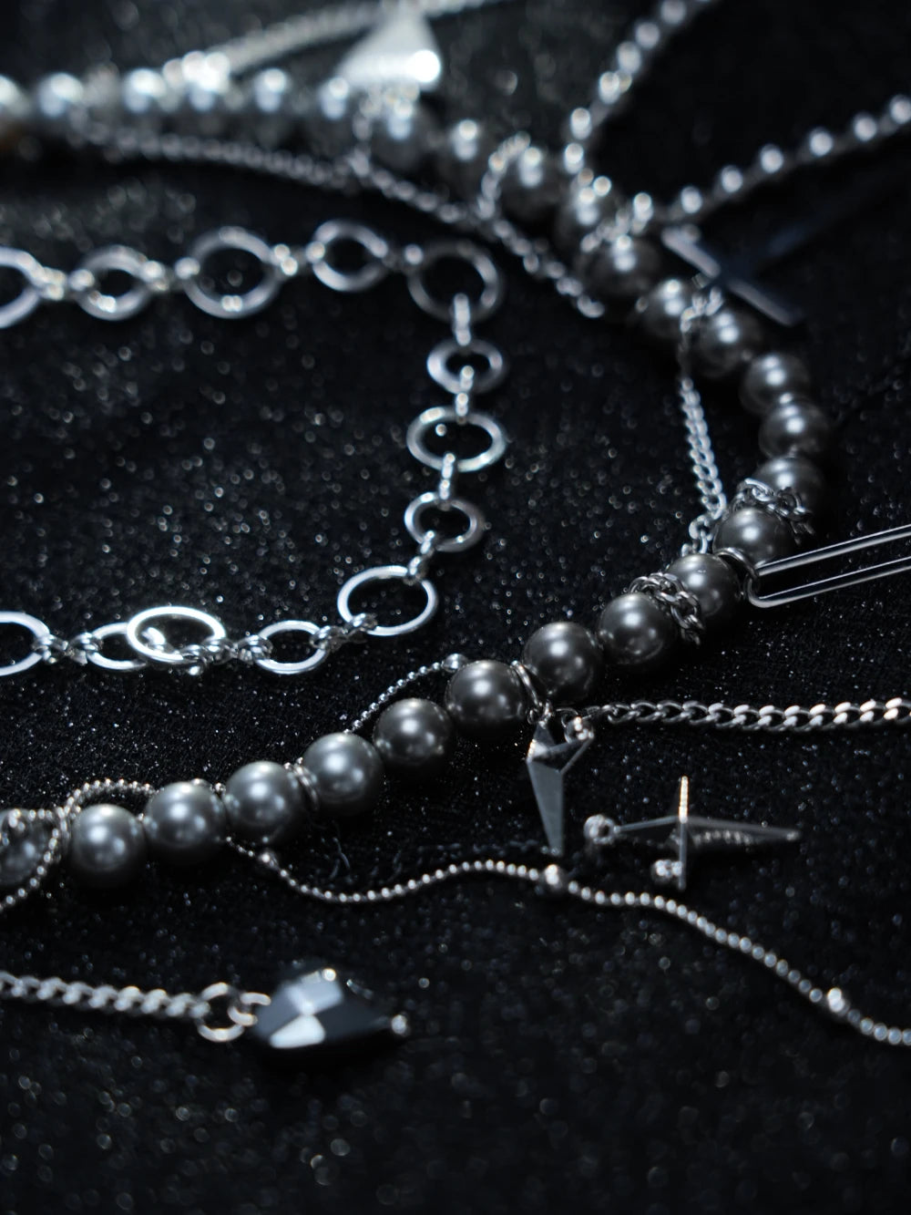 Collana a strati con ciondolo simbolo Y2K – Catene in argento con ciondoli a forma di croce, triangolo e cuore