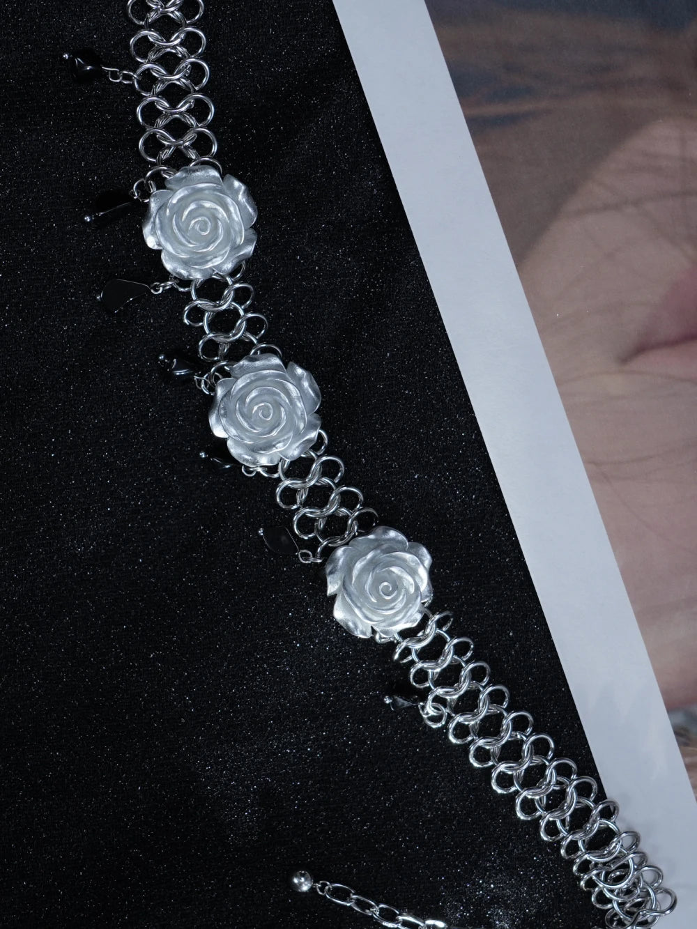 Collana girocollo con rosa gotica Y2K – Collana con fiore di rosa bianca