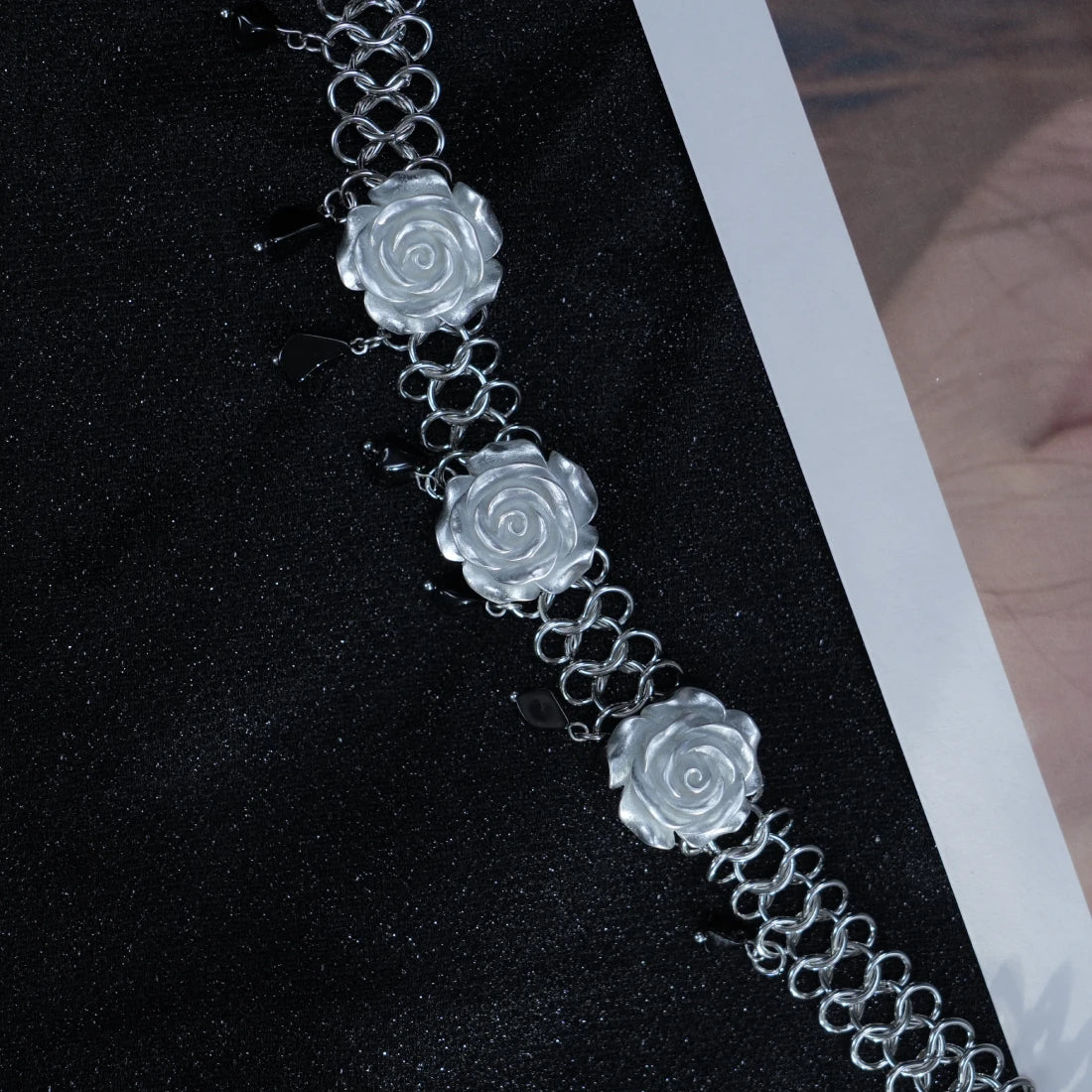 Y2K Gothic Rose Choker – White Rose Flower Statement Necklace