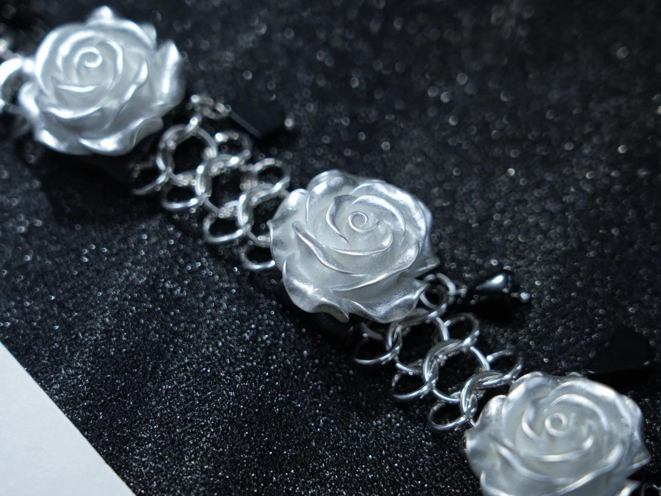 Y2K Gothic Rose Choker – White Rose Flower Statement Necklace