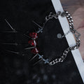 Collana con teschio rosso gotico Y2K con punte – Catena con ciondolo trasparente e punte in metallo