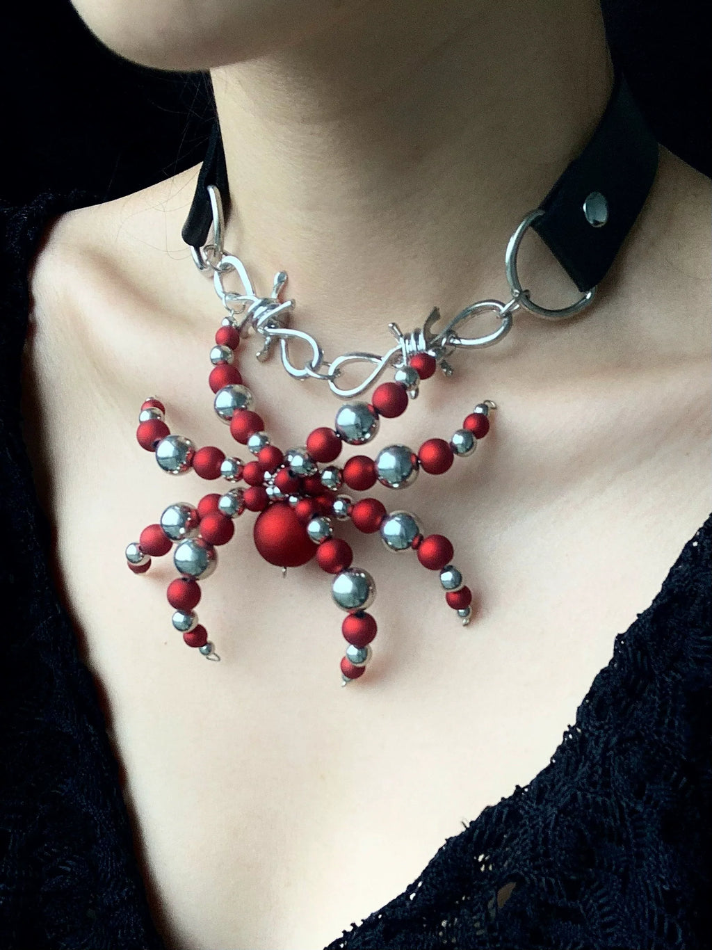 Collana girocollo in argento con ragno rosso, stile punk dark, stile gotico