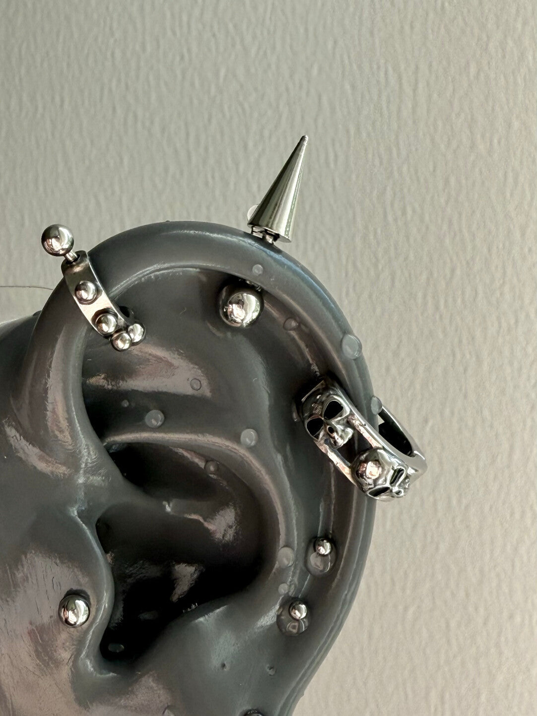 [D Series]Single Spiked Drop Hoop - Stainless Steel U-Shaped Ear Cuff / Punk Gothic Earring