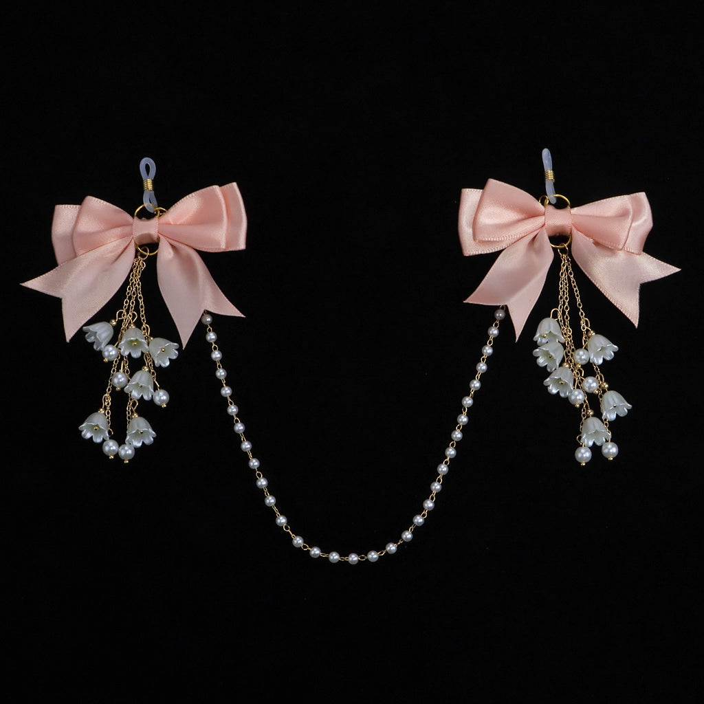 Gothic Bow Flower Chain Pendant - Metal Chain Detail close-up detail | Blackyyds