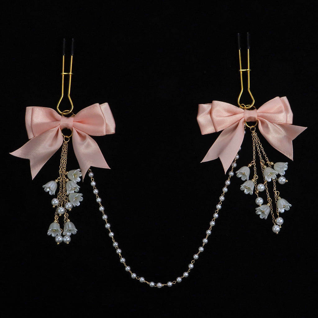 Gothic Bow Flower Chain Pendant - Metal Chain Detail angle view | Blackyyds