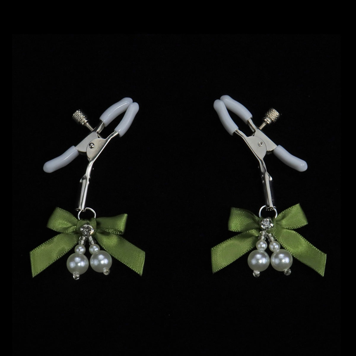 Gothic Bow Pendant - Multi-Color Pearl Clip Attachment close-up detail | Blackyyds