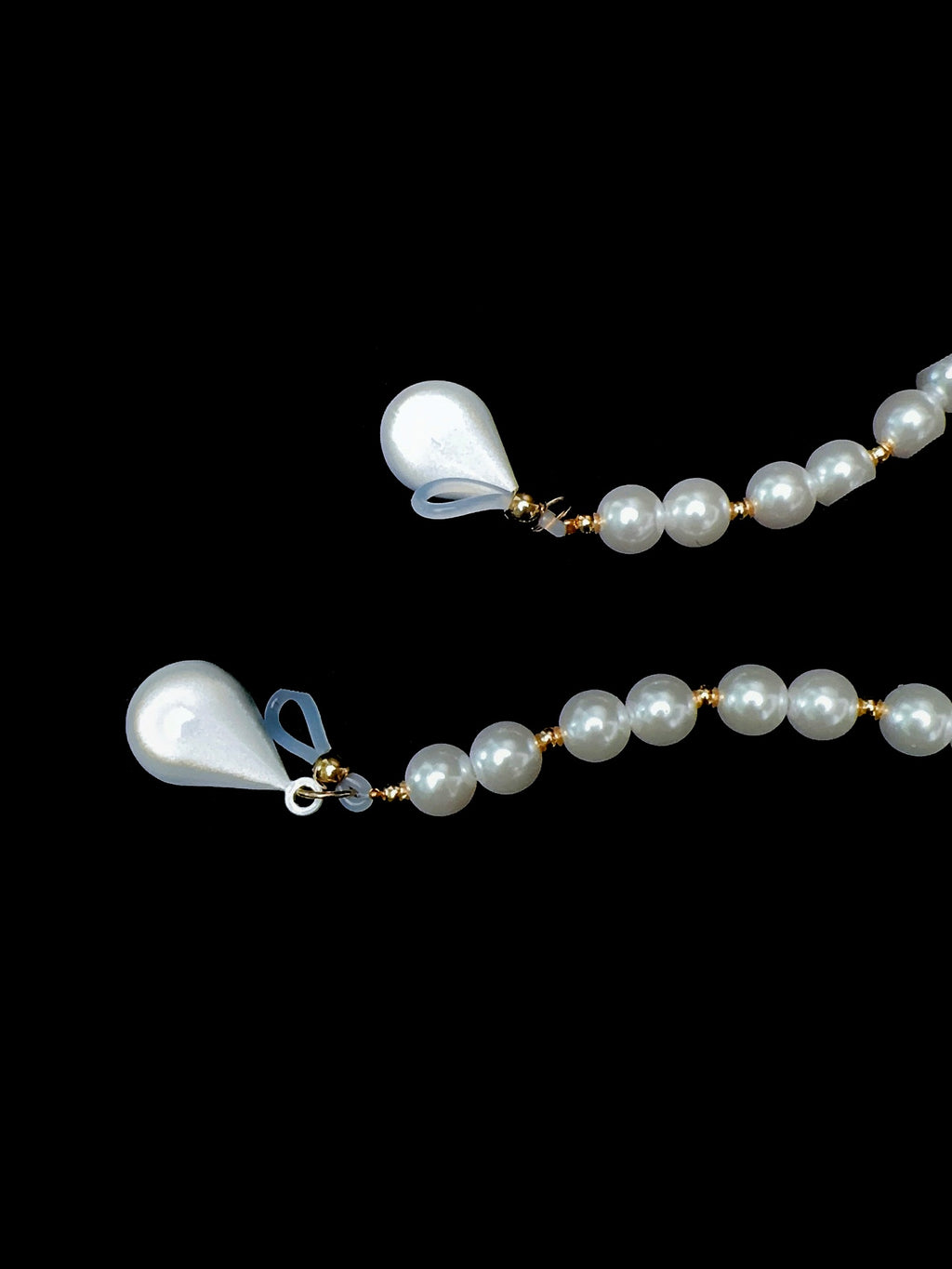 Gothic Pearl Choker - with Elastic Body Chain close-up detail | Blackyyds