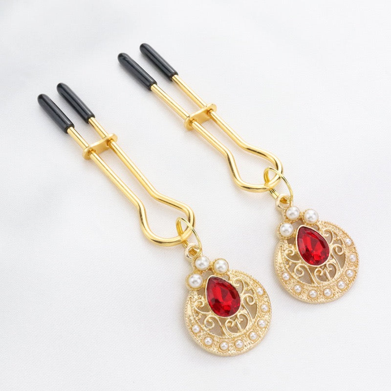 Gothic Pendant - Red-and-Gold Clip Attachment close-up detail | Blackyyds