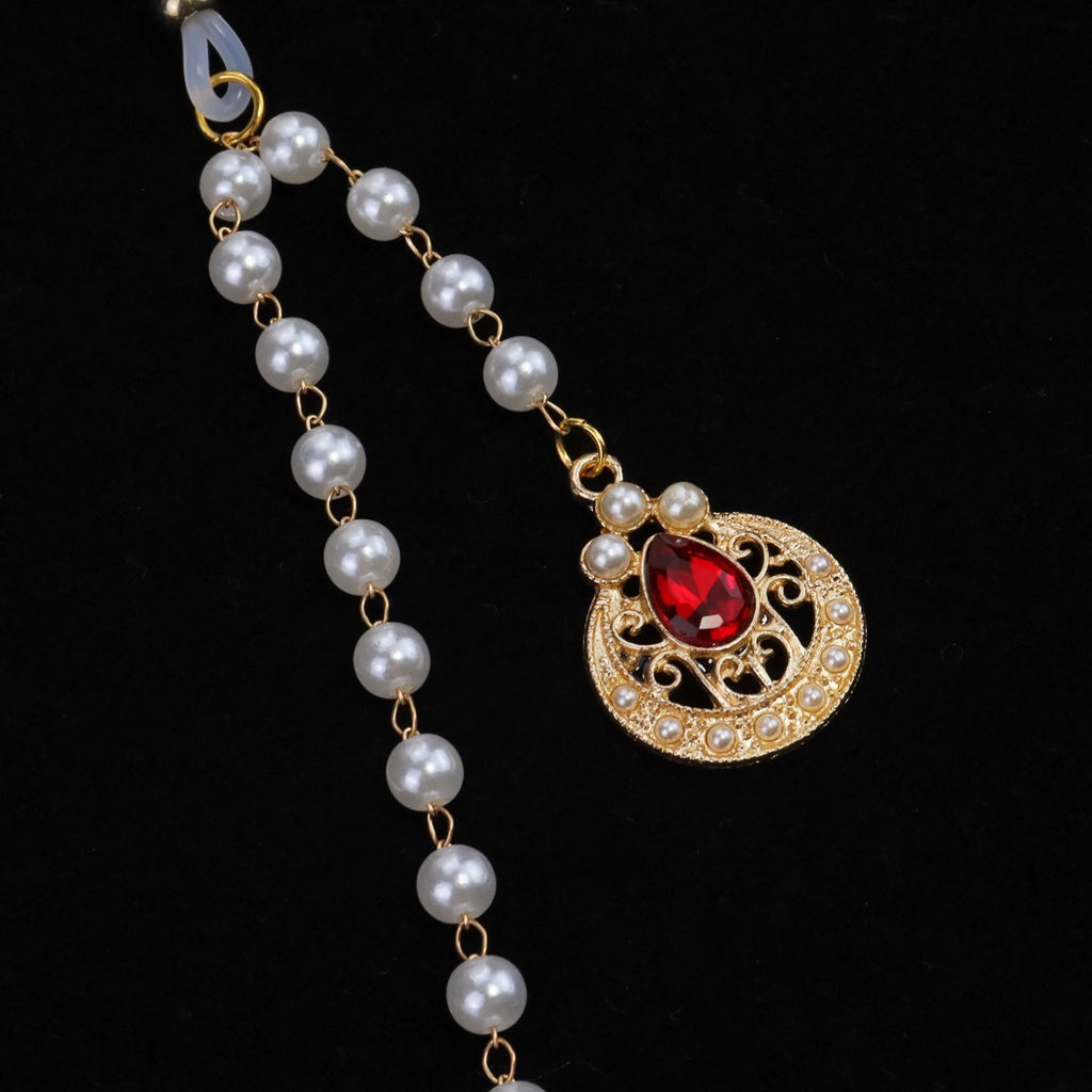 Gothic Ruby Metal Chain Pendant - Metal Chain Detail close-up detail | Blackyyds