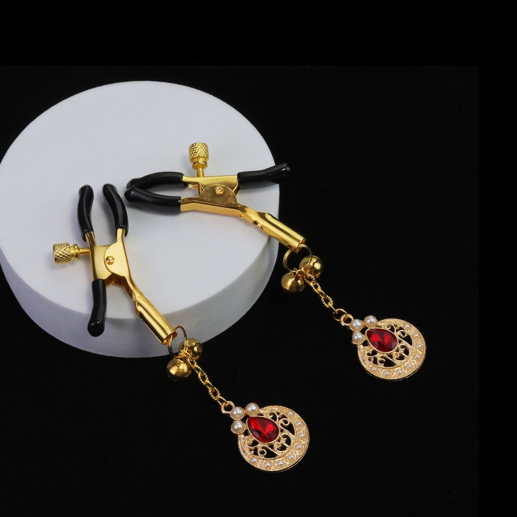Gothic Ruby Metal Chain Pendant - Metal Chain Detail gothic jewelry product view 2 | Blackyyds