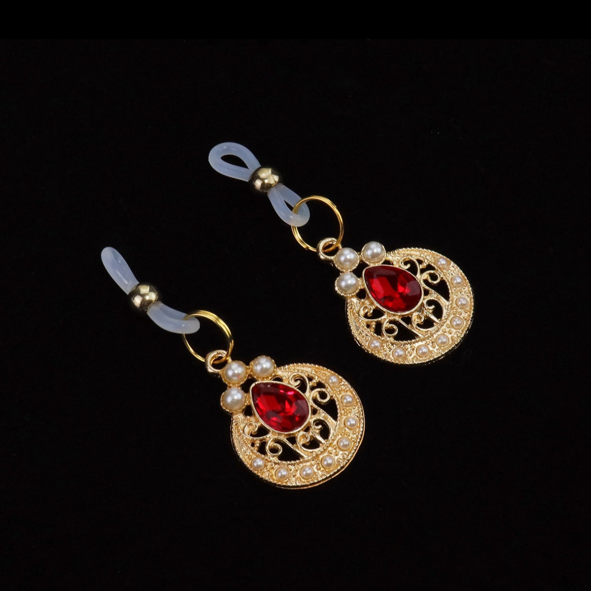 Gothic Ruby Metal Chain Pendant - Metal Chain Detail angle view | Blackyyds