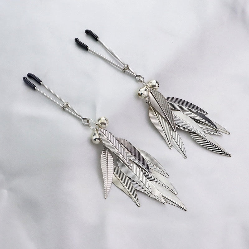 Gothic Tassel Leaf Pendant - Gold-and-Silver Clip Attachment close-up detail | Blackyyds