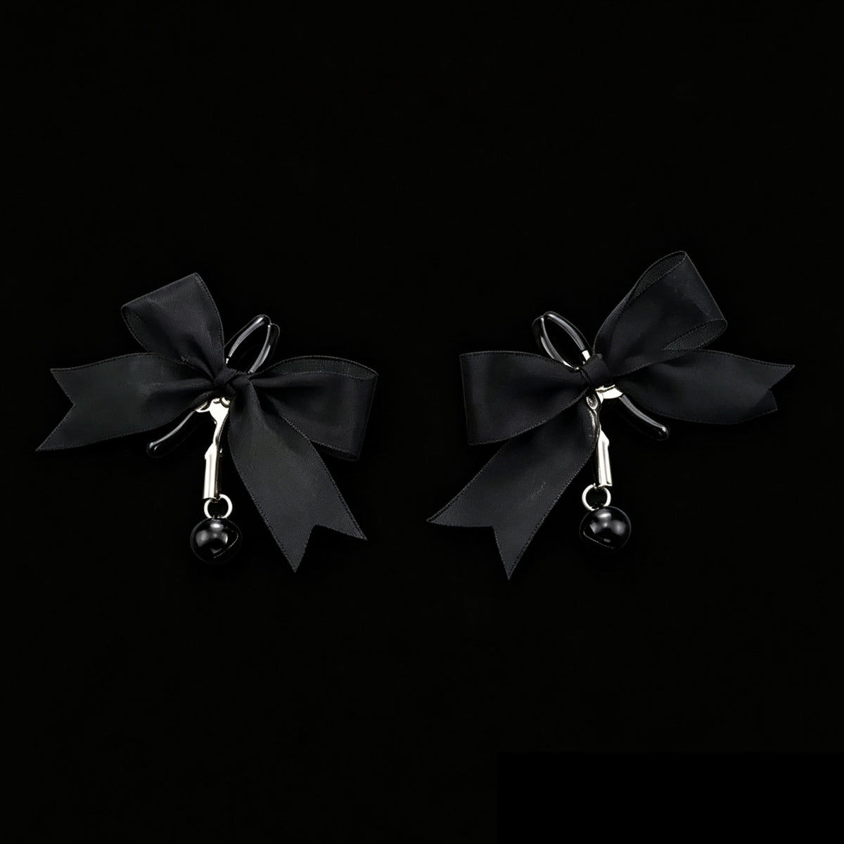 Y2K Bow Bell Choker - Black-and-White Clip Attachment close-up detail | Blackyyds