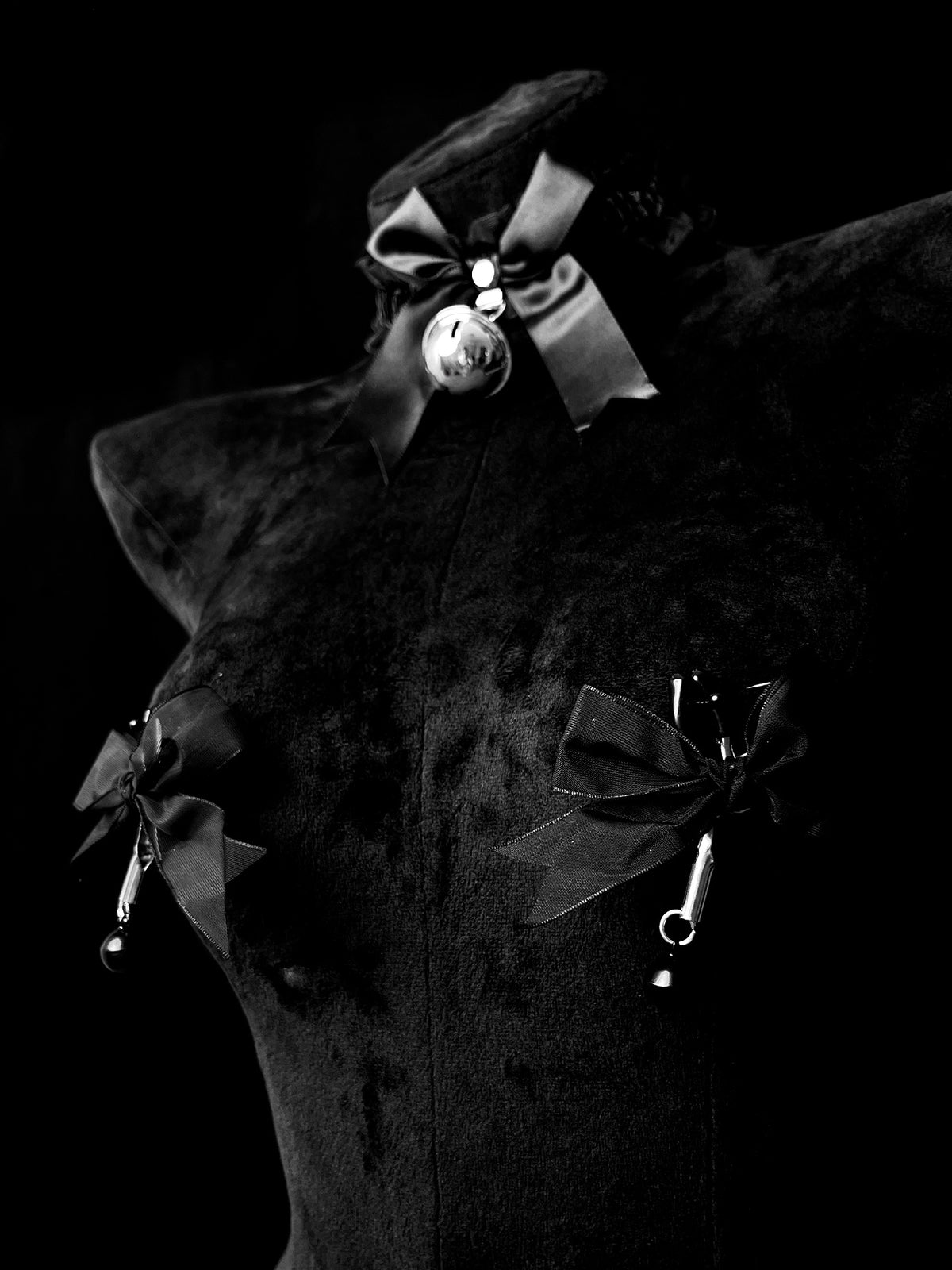 Y2K Bow Bell Set - Black-and-White Clip Attachment product view 5 | Blackyyds