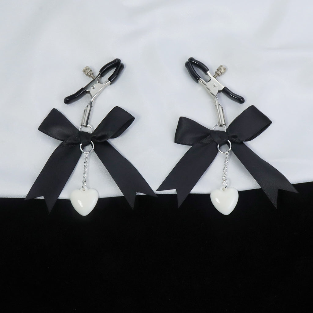 Y2K Bow Heart Pendant - Black-and-White angle view | Blackyyds