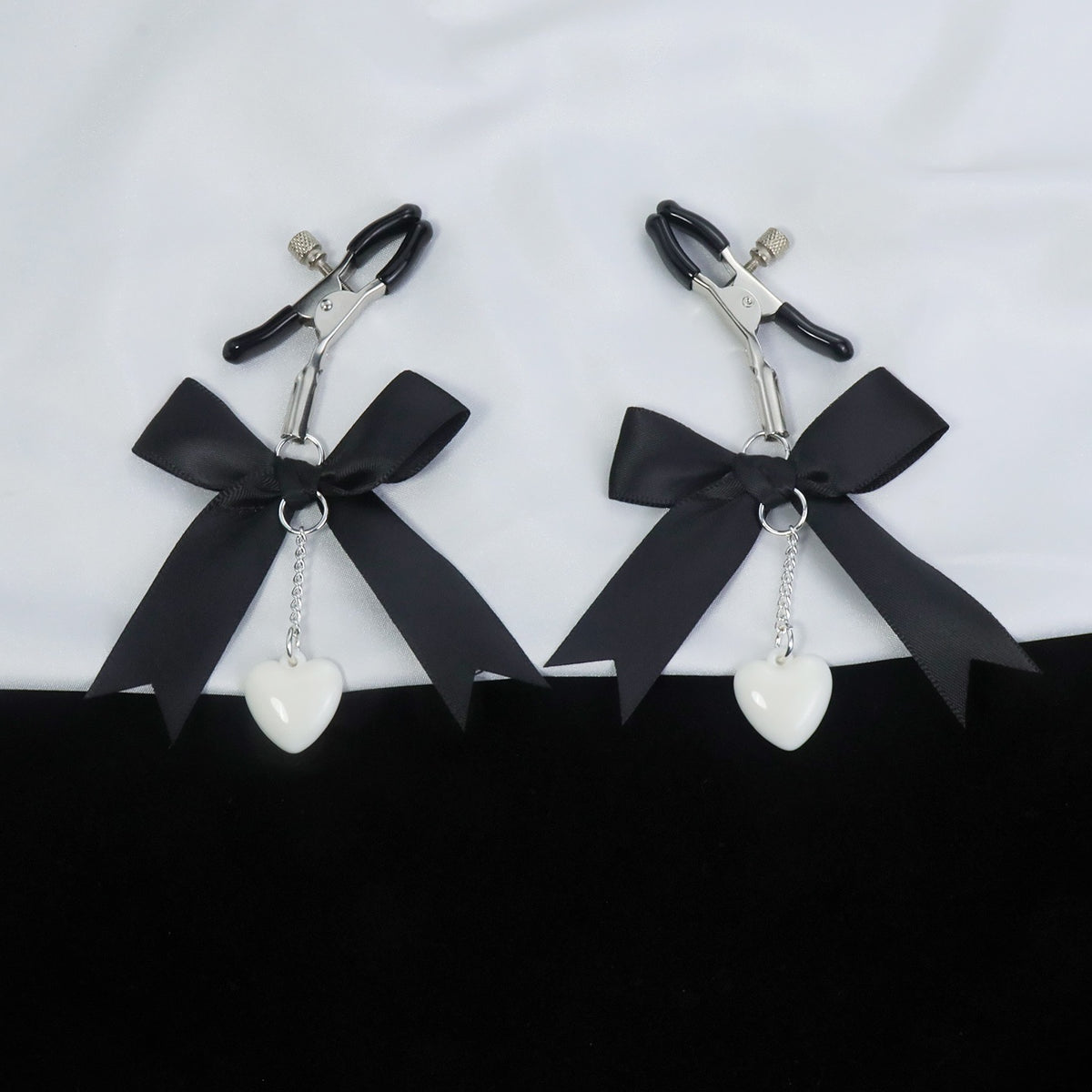 Y2K Bow Heart Pendant - Black-and-White angle view | Blackyyds