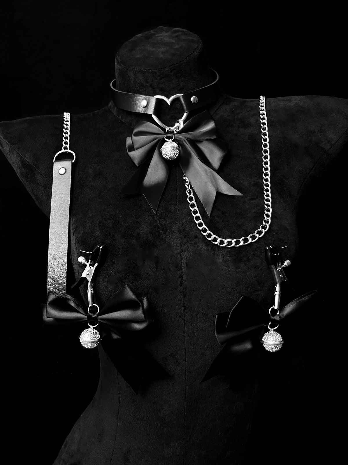 Y2K Bow Palace Bell Choker - Black-and-White y2k jewelry detail shot | Blackyyds