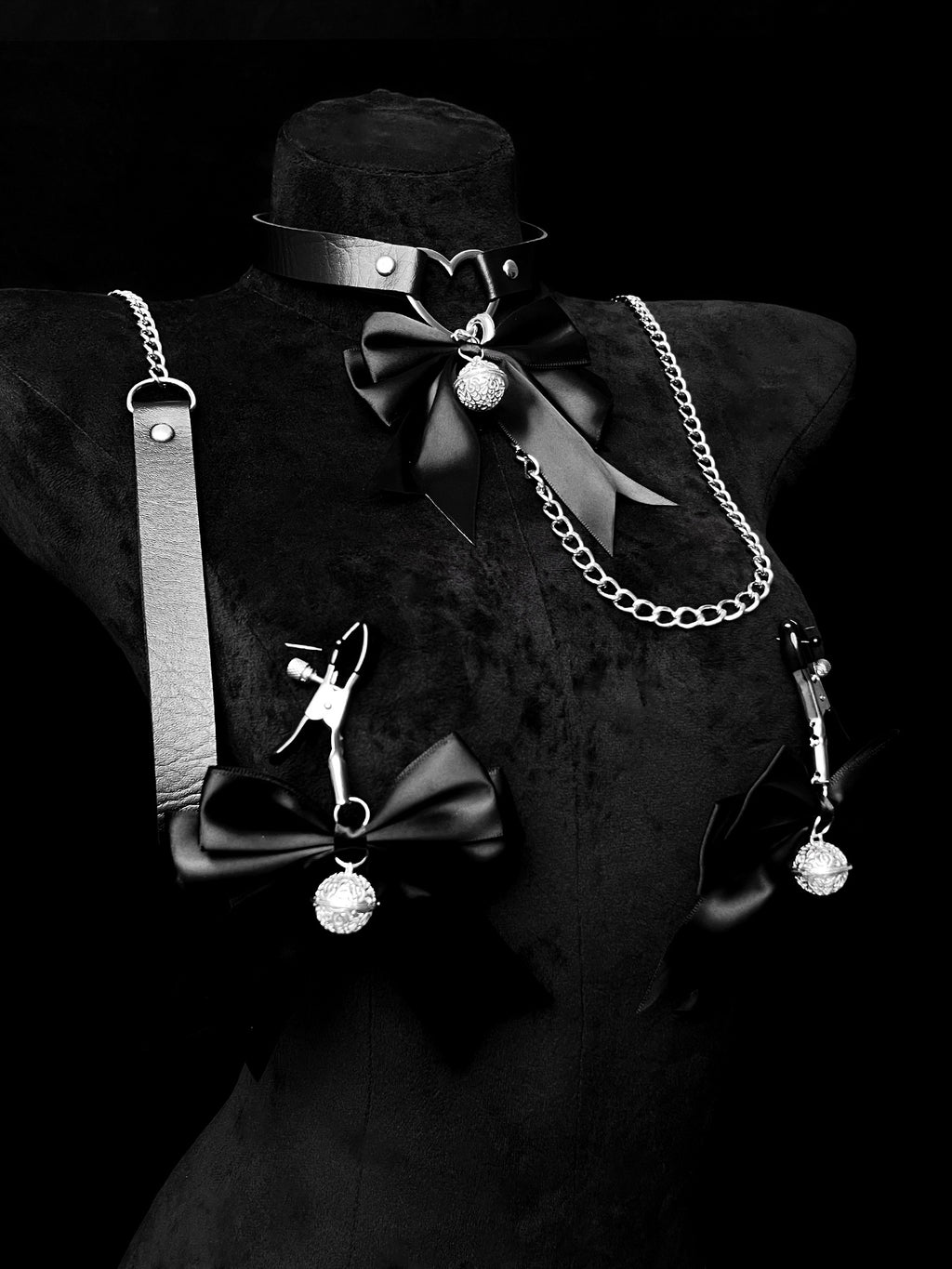 Y2K Bow Palace Bell Choker - Black-and-White product view 3 | Blackyyds